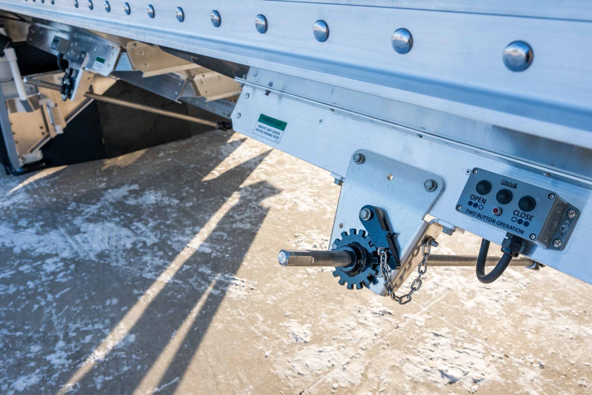 Lode King Distinction Aluminum Hopper
