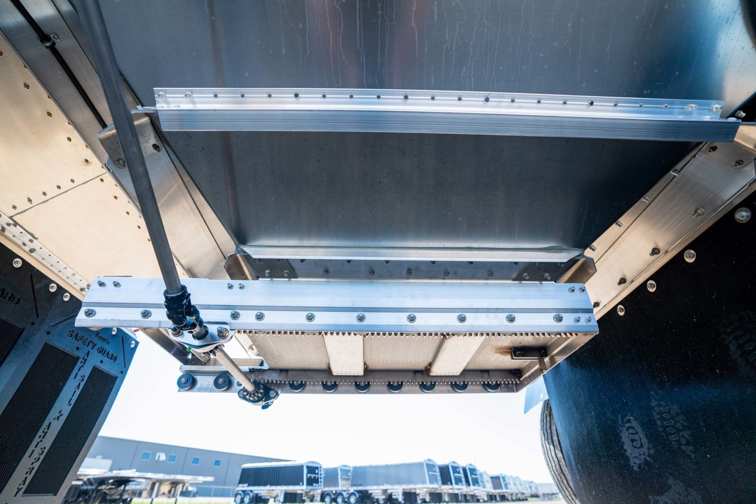 Lode King Distinction Tri-Axle Hopper