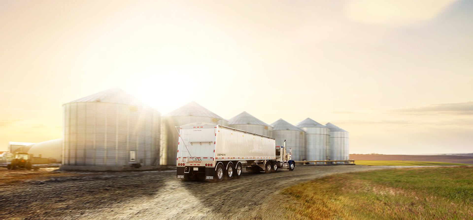 Lode King Distinction Tri-Axle Hopper