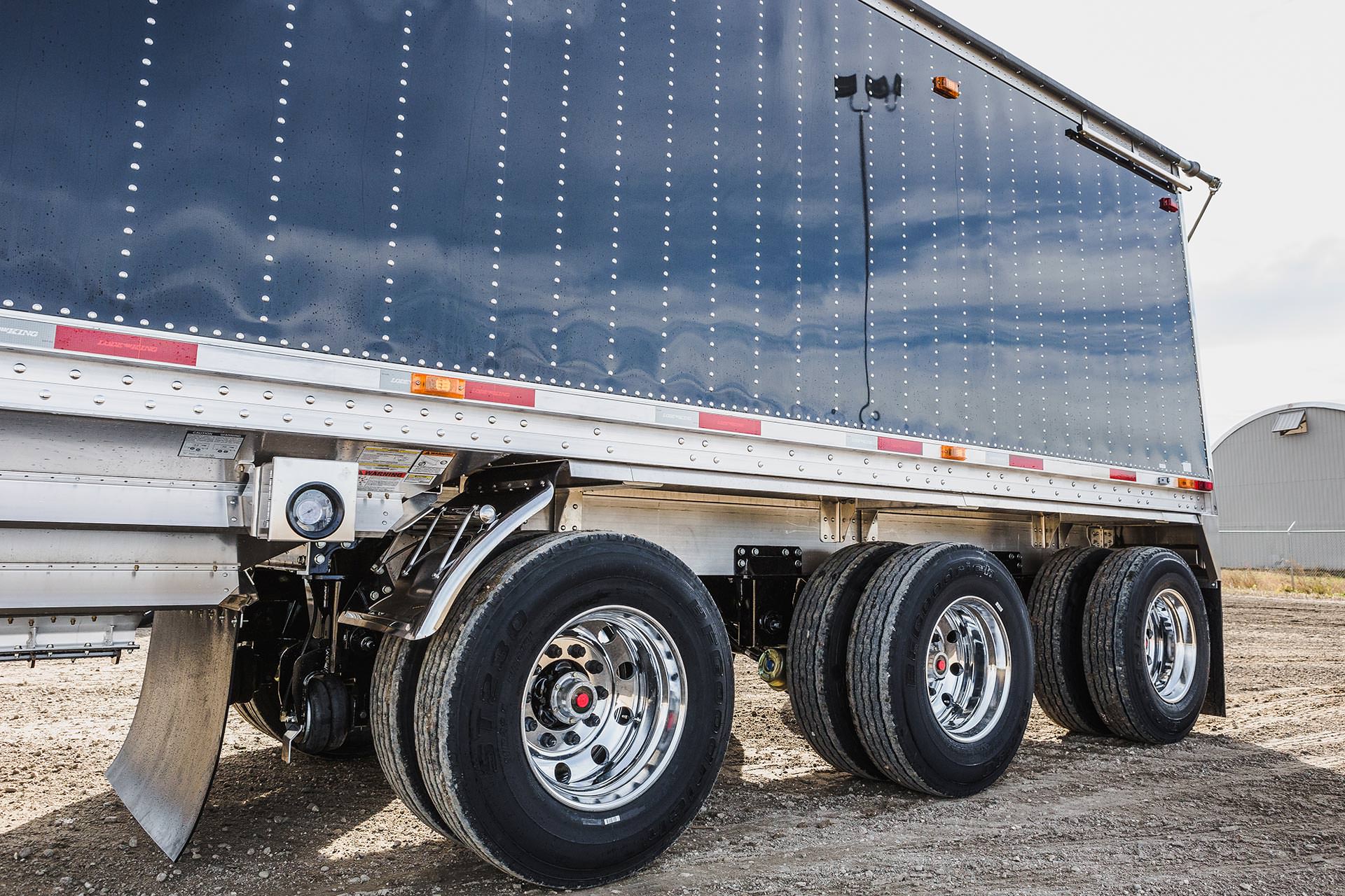 Lode King Distinction Tri-Axle Hopper