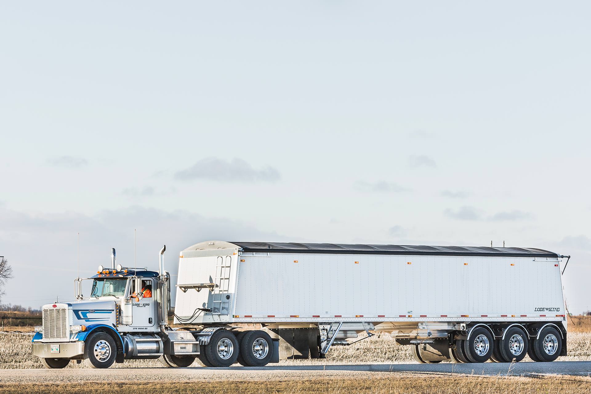 Lode King Distinction Tri-Axle Hopper
