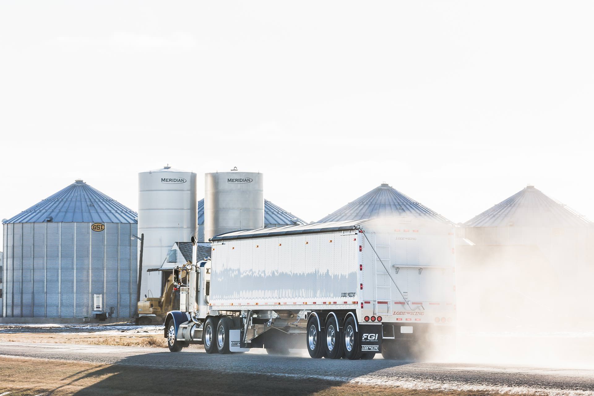 Lode King Distinction Tri-Axle Hopper