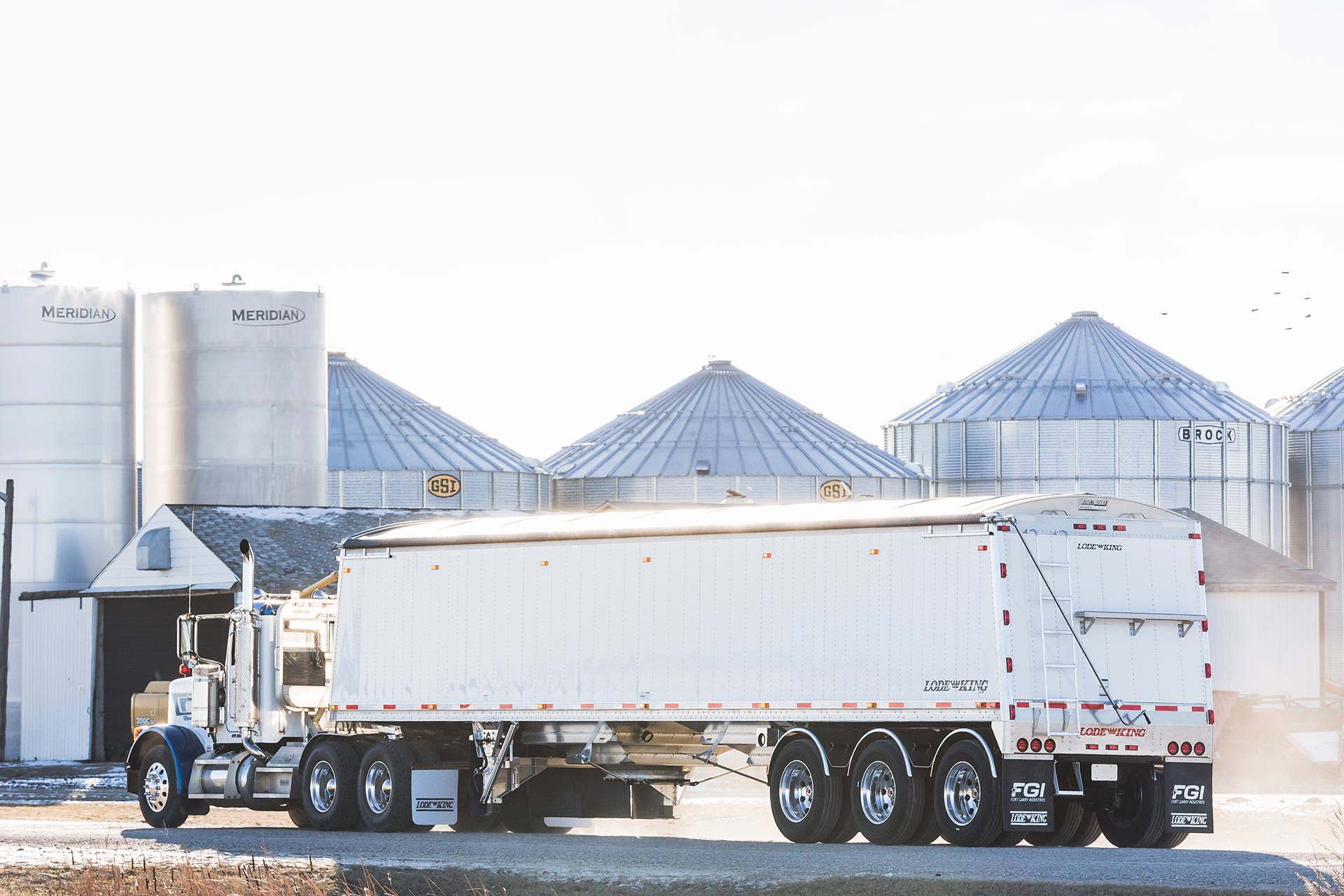 Lode King Distinction Tri-Axle Hopper